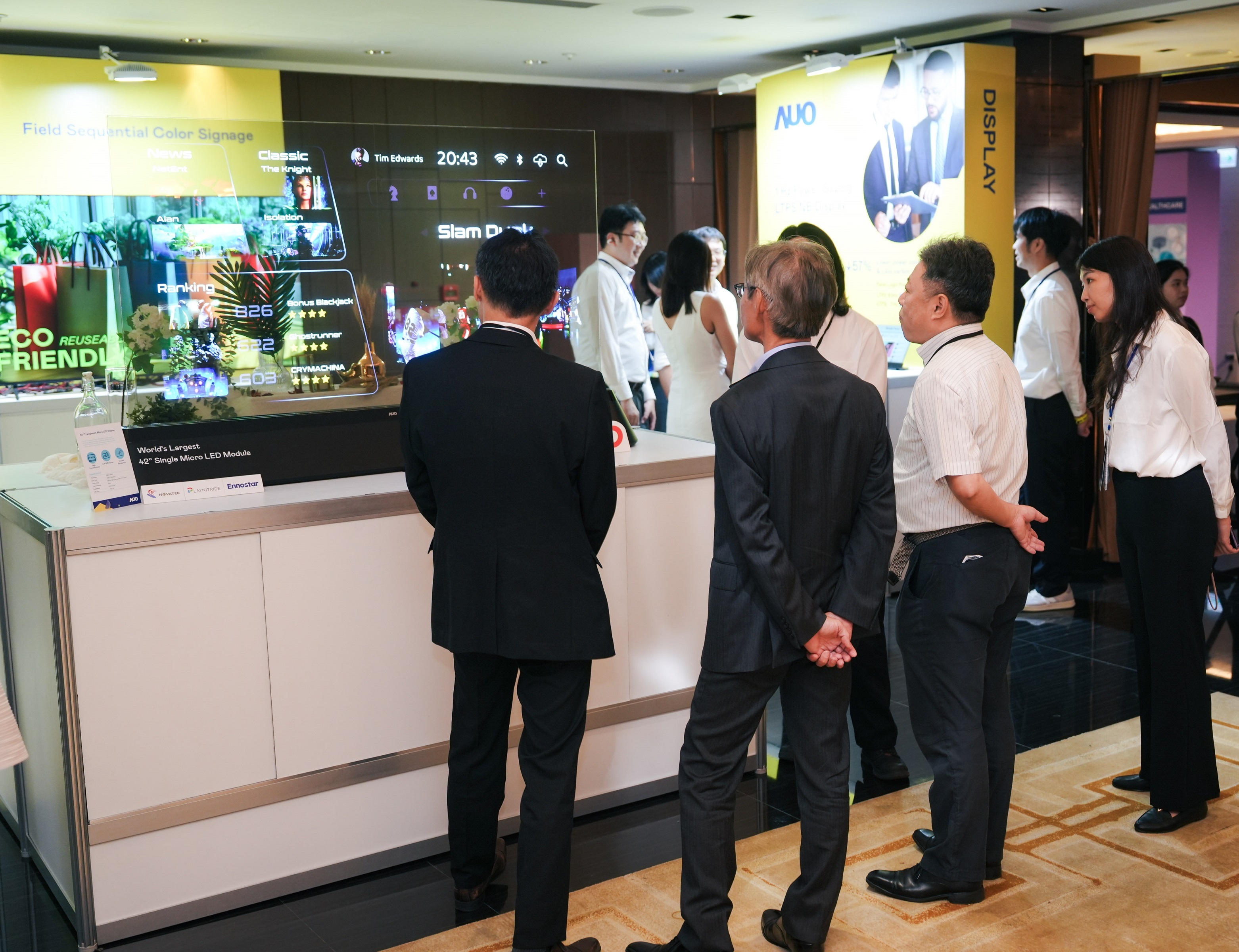 现场亦规划多项技术产品展示，涵盖材料、设计到系统整合，让与会伙伴见证leyu官网技术深度与前瞻视野带来的共创可能性
